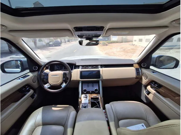 Car image 14