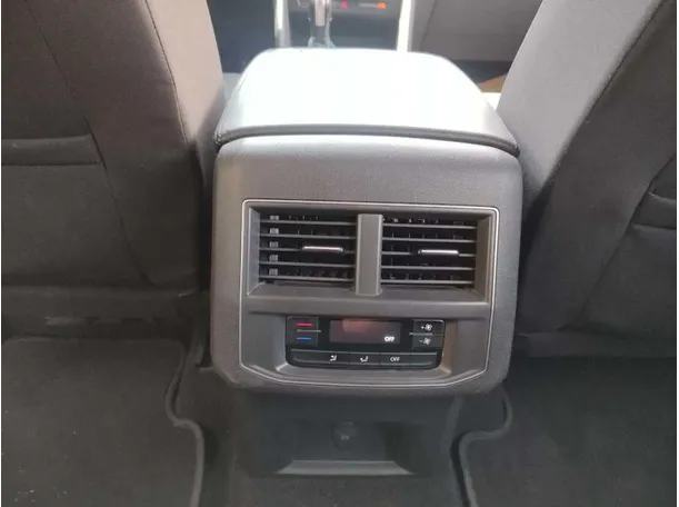 Car image 33