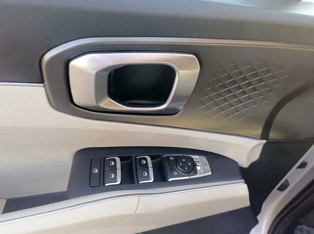 Car image 28
