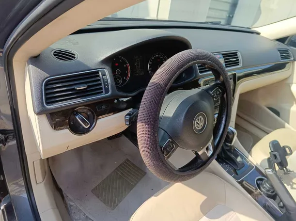 Car image 12