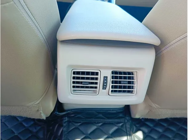 Car image 27