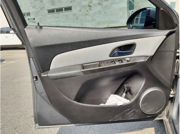 Car image 10