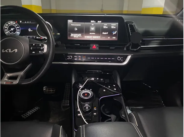 Car image 18