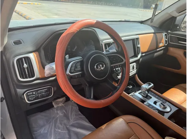 Car image 12