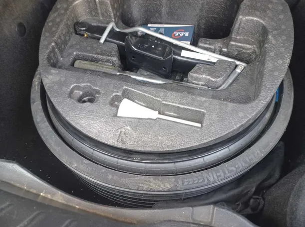 Car image 22