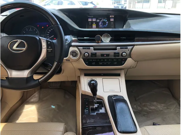 Car image 18