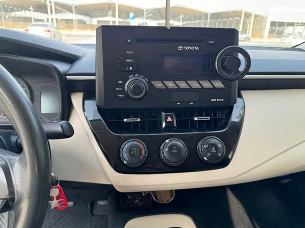 Car image 19