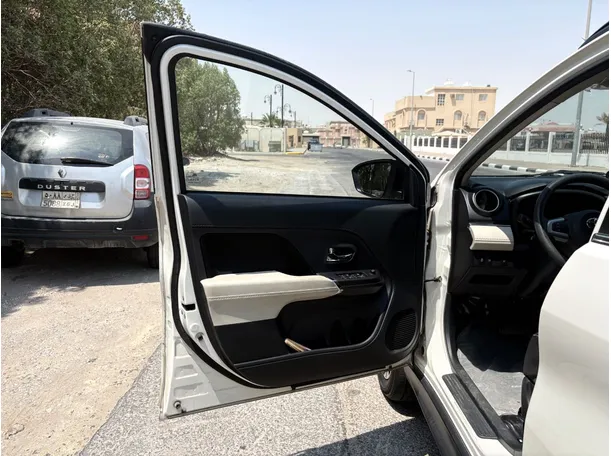 Car image 10