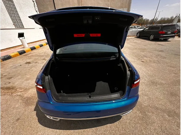 Car image 23