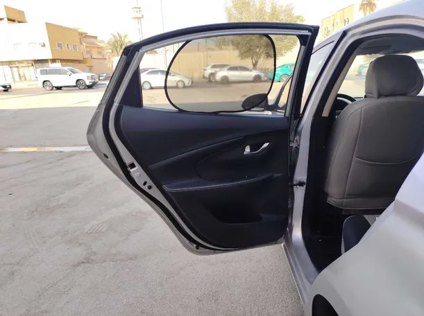 Car image 15