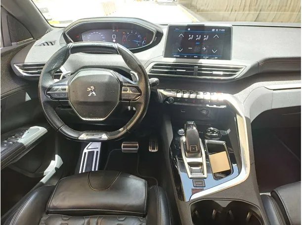 Car image 17
