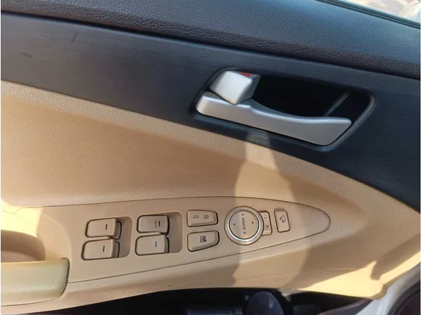 Car image 27