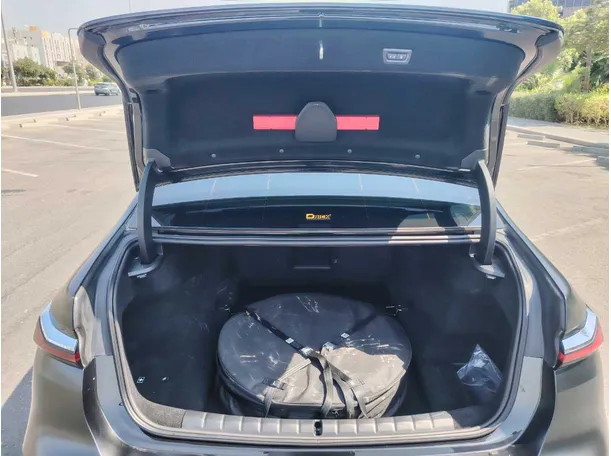 Car image 24