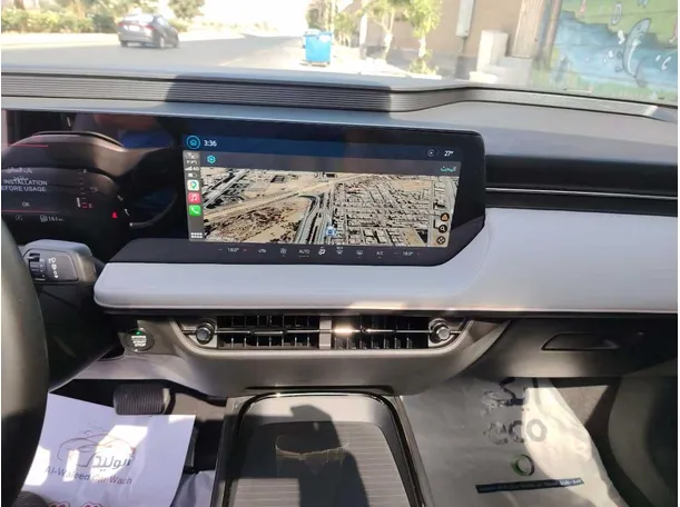Car image 24