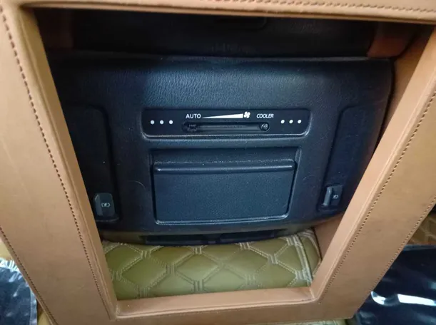 Car image 32