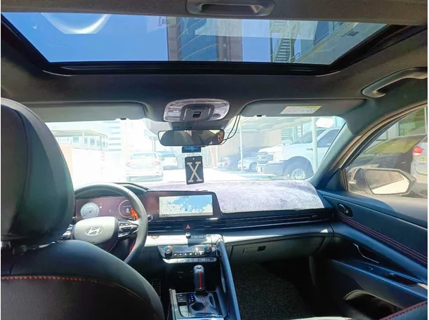 Car image 21
