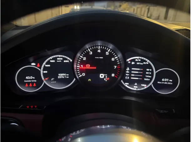 Car image 19