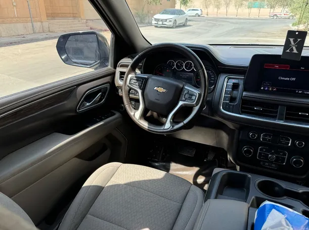 Car image 18