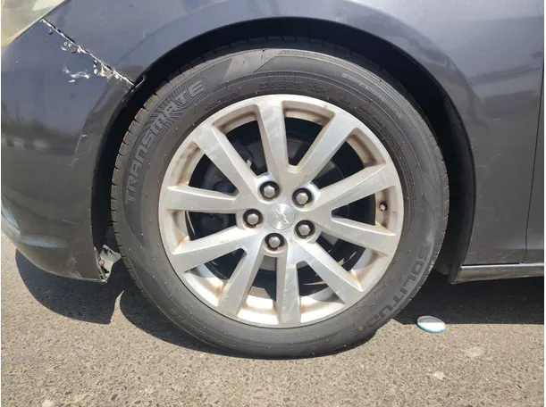 Car image 9