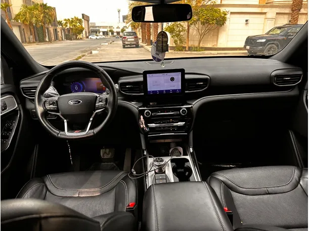 Car image 19