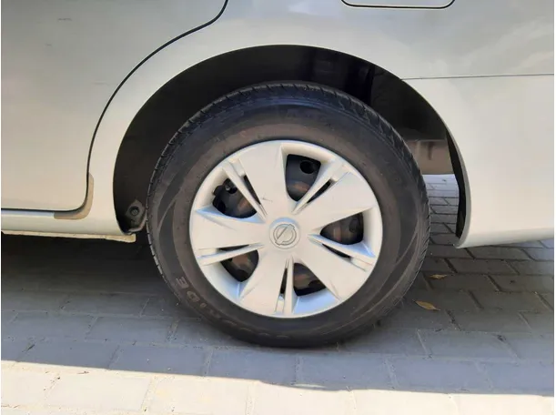 Car image 9