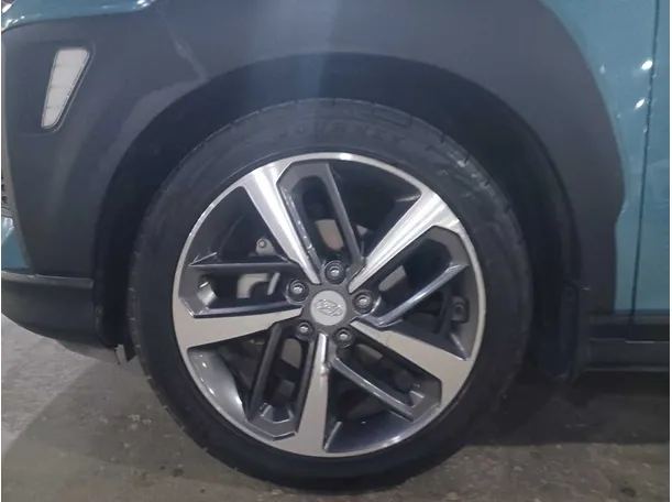 Car image 9