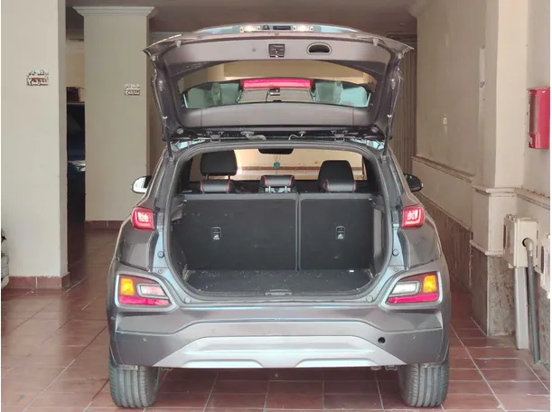 Car image 25