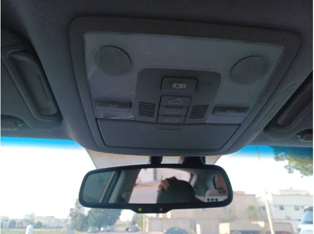 Car image 19