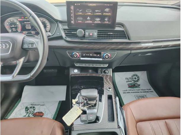 Car image 19