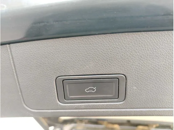 Car image 44