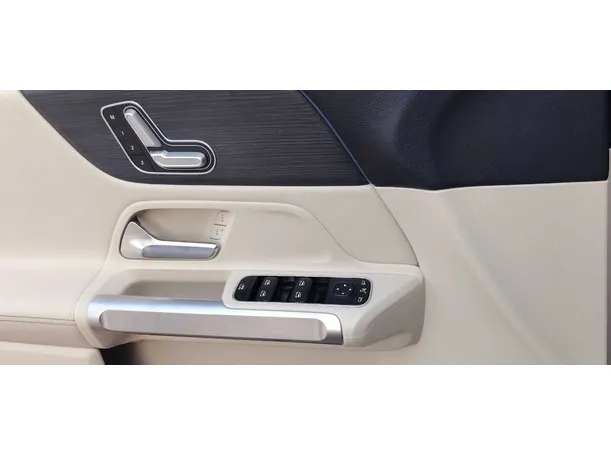 Car image 33