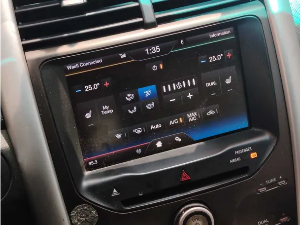 Car image 19