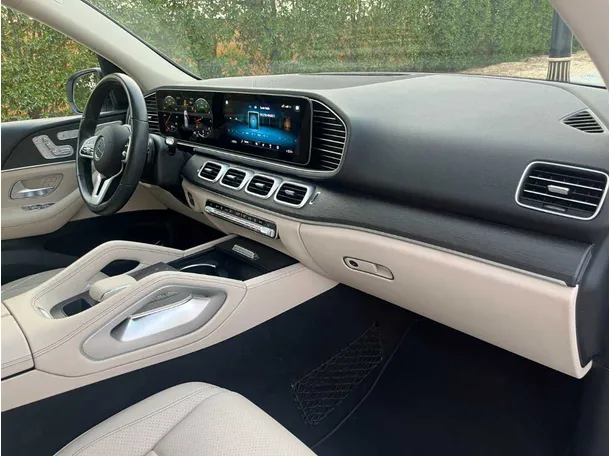 Car image 23