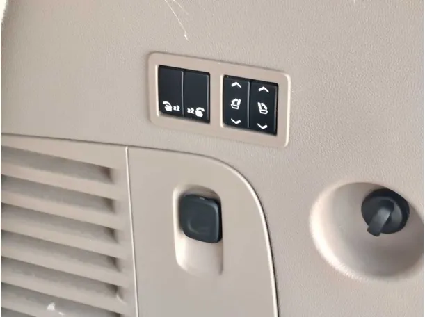 Car image 36