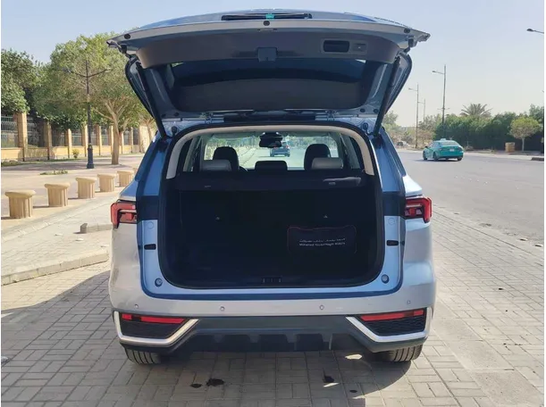 Car image 27