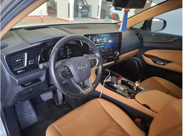 Car image 11