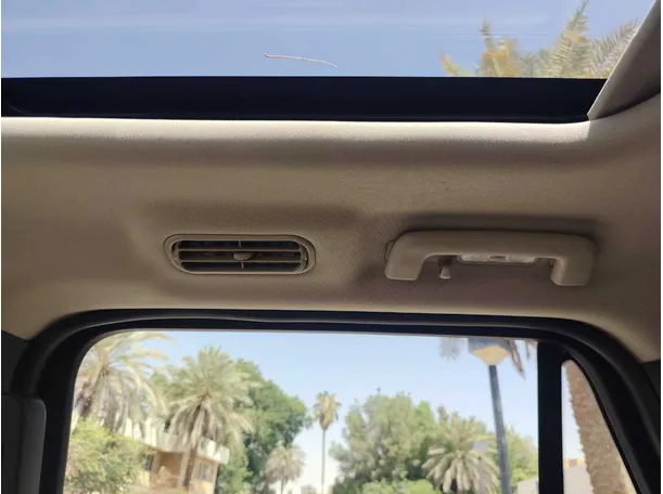 Car image 27