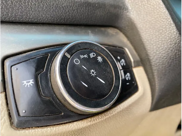 Car image 16