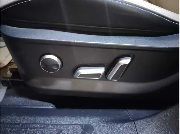 Car image 42