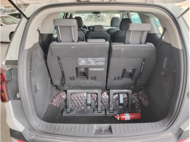 Car image 32