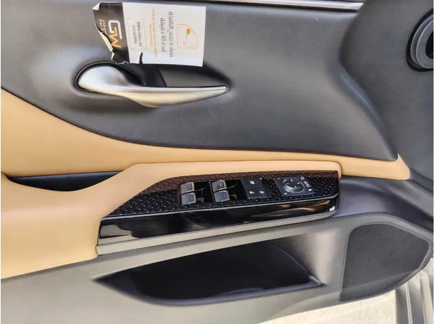 Car image 21