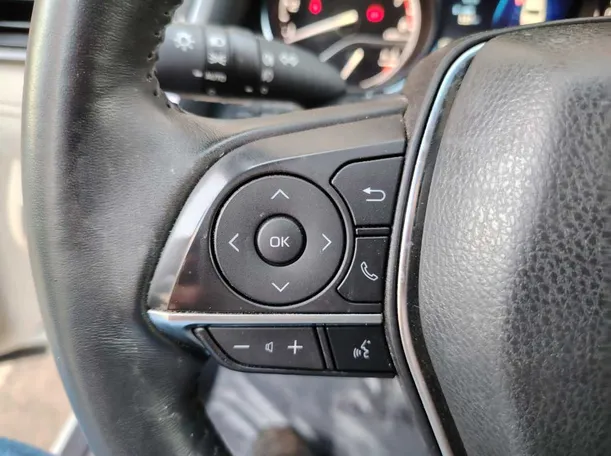 Car image 32