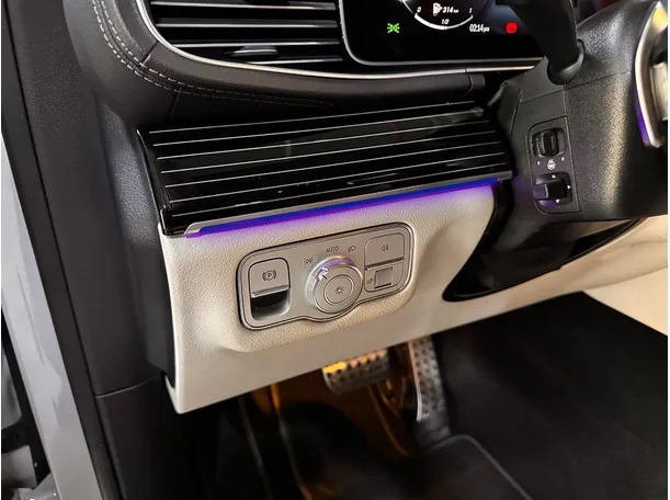Car image 34