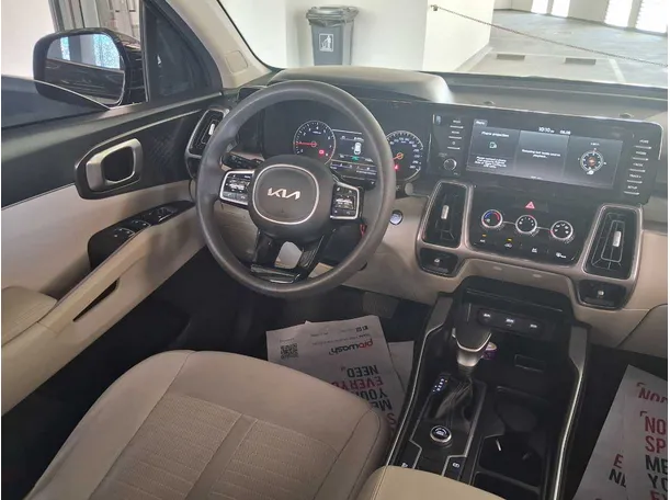 Car image 17