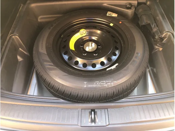 Car image 25