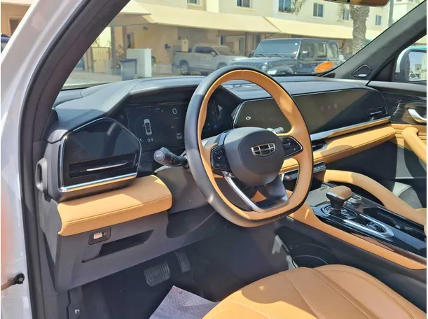 Car image 11