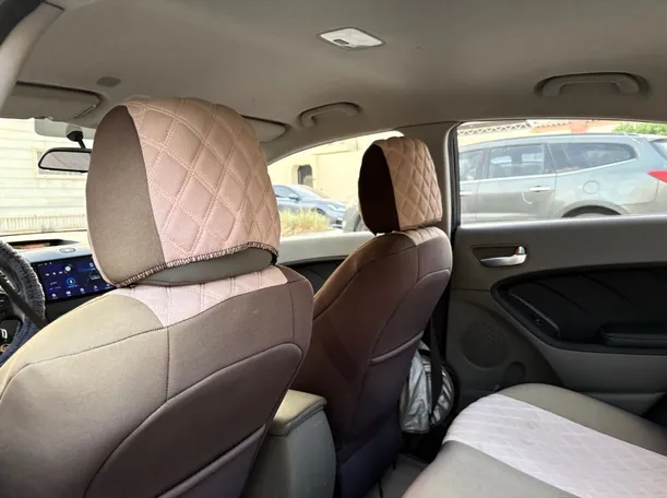 Car image 17