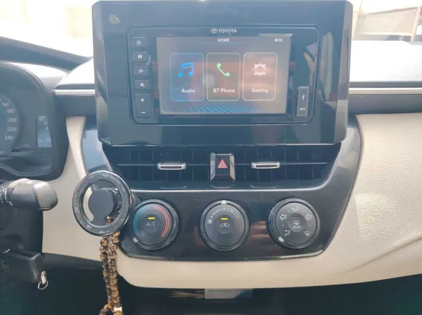 Car image 19