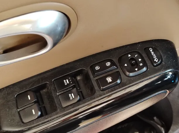 Car image 27