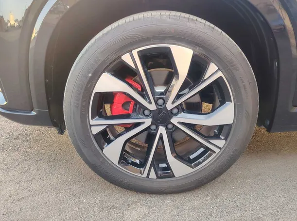 Car image 10